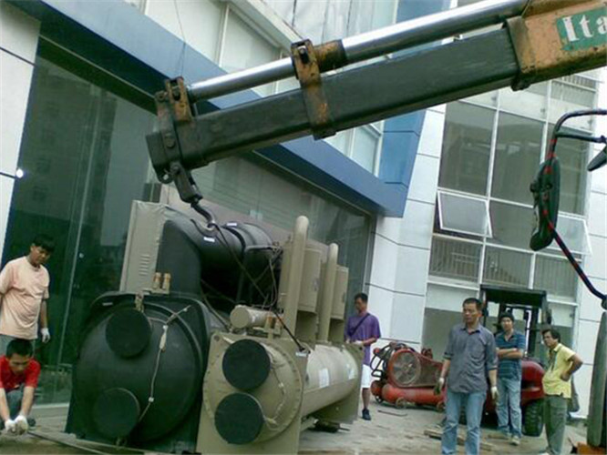 梨树县随车吊和汽车吊的核心区别是什么？哪种更省钱？