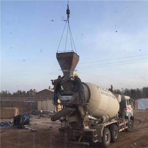 梨树县“精准瞄准”—— 吊车的 “定位导航” 技术